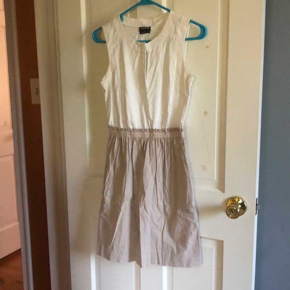 Sleeve less dress